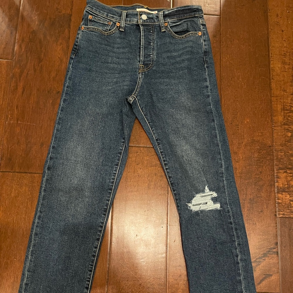 Levi’s Wedgie Straight Jeans—never worn—Size 28